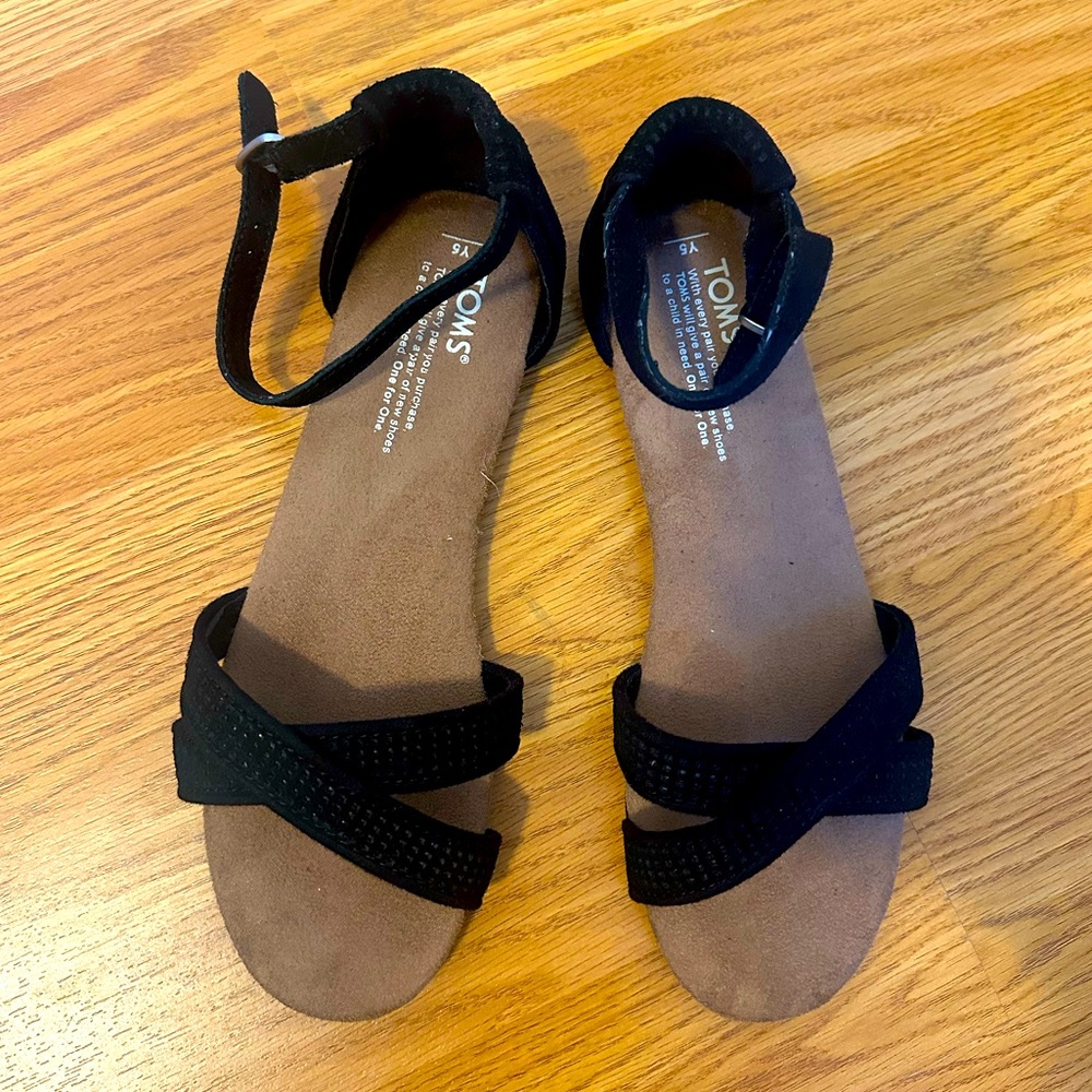 New toms sandal with straps